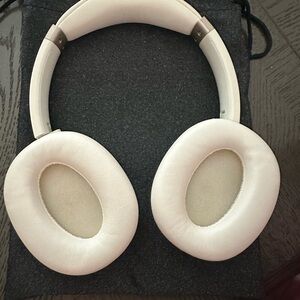 White Over-Ear Headphones Heyday